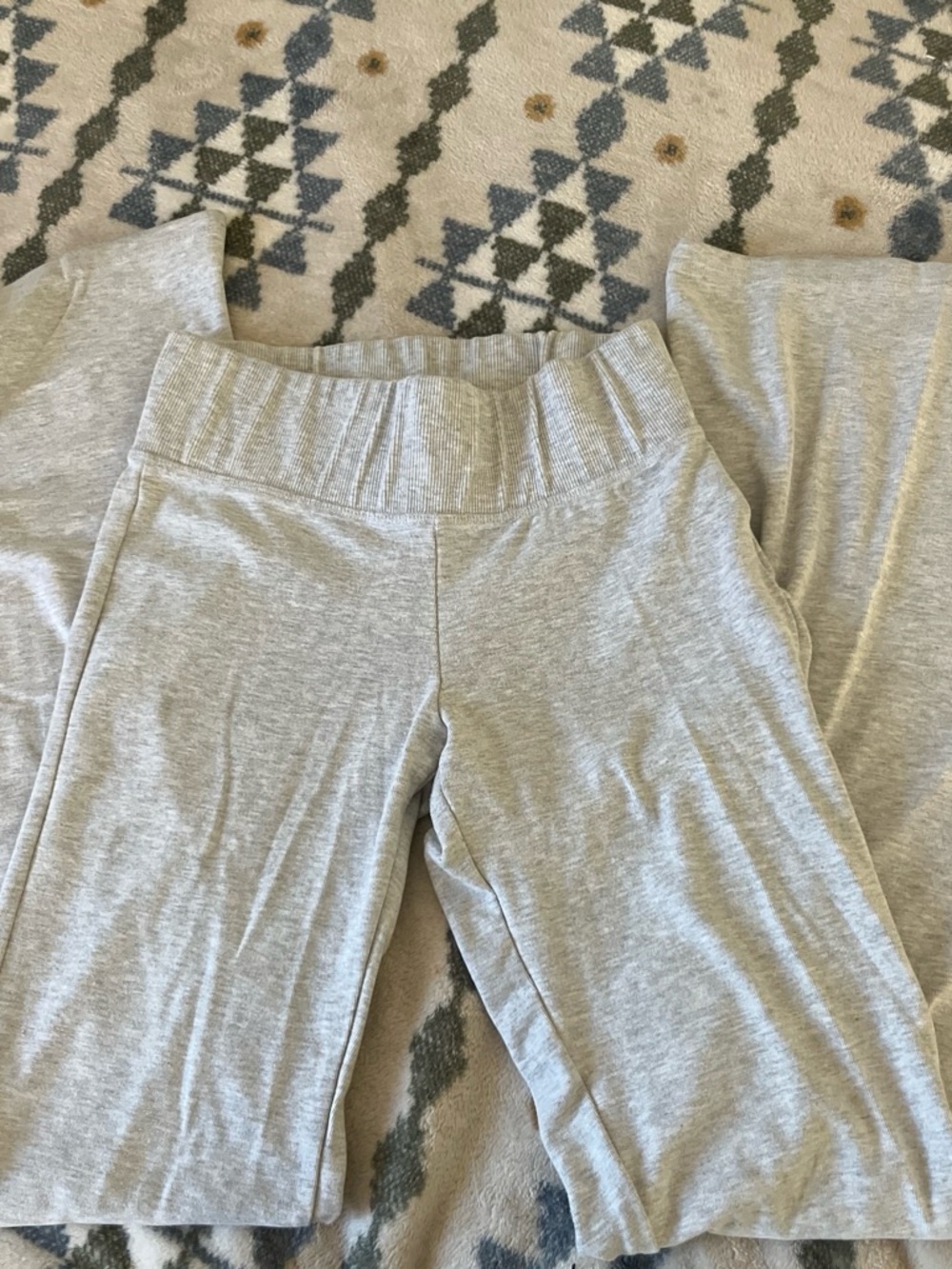 Bershka Light Gray Mid-Rise Flare Ribbed Waist Leggings